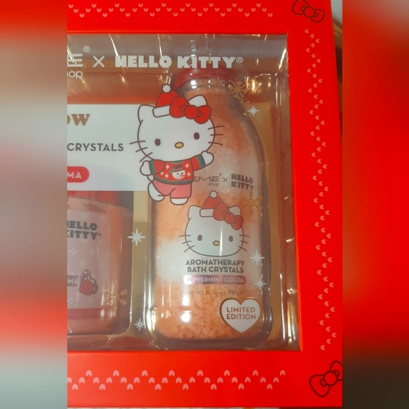 The Creme Shop Hello Kitty Peppermint Cocoa Spa Set-12.36 oz Bath Crystals+14.1 - Picture 3 of 9